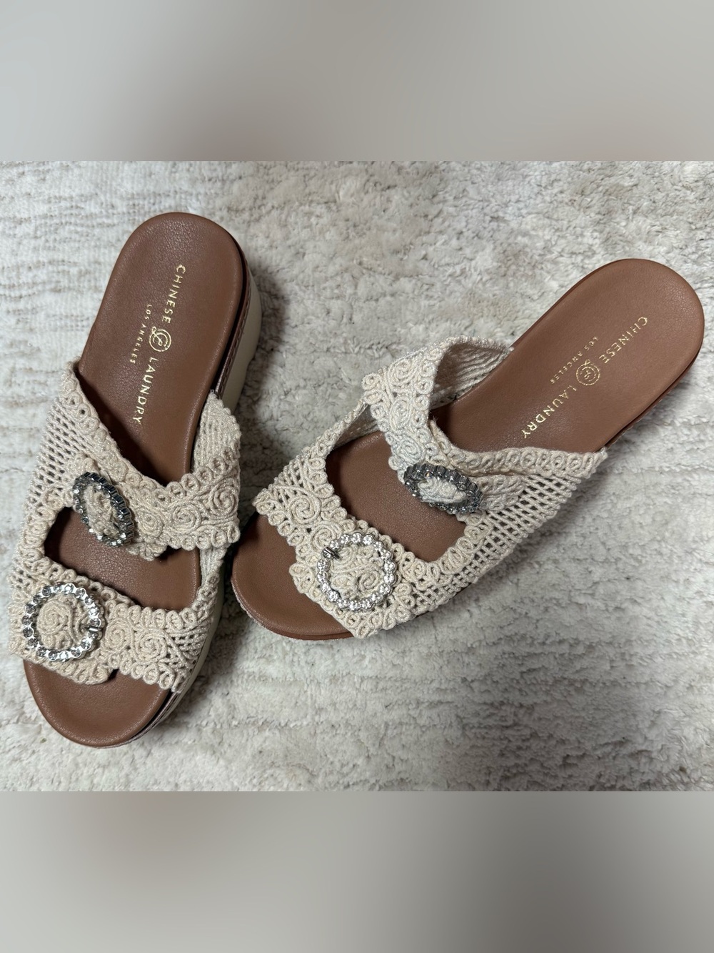 NWOT Chinese Laundry, Sz 9 sandals, cream macrame accented w/rhinestone buckles